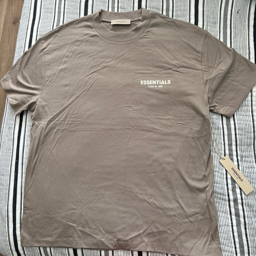 Essentials fear of god Mens T shirt